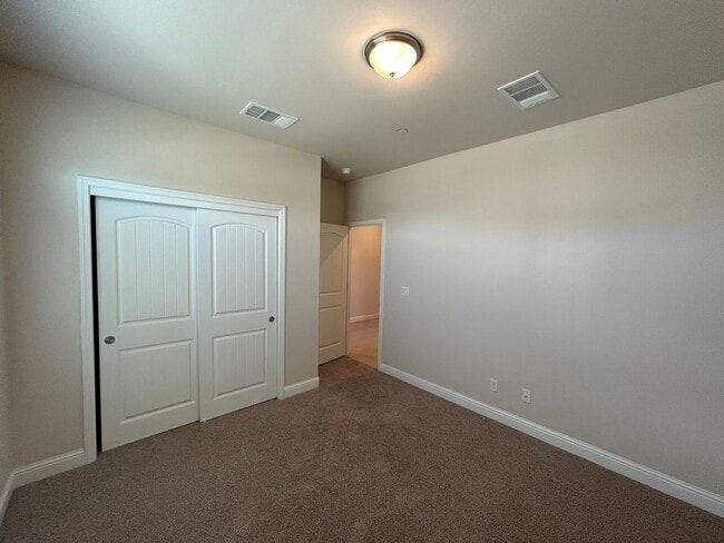 Building Photo - 10406 Alondra Dr