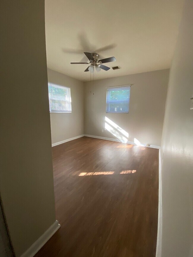 Building Photo - 1106 Sandringham Dr