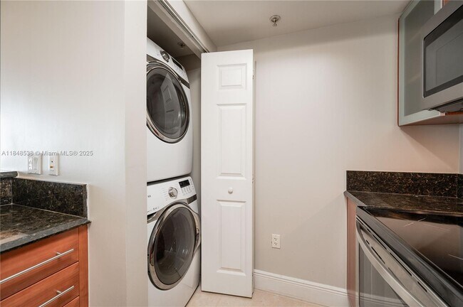 Building Photo - 3232 Coral Wy