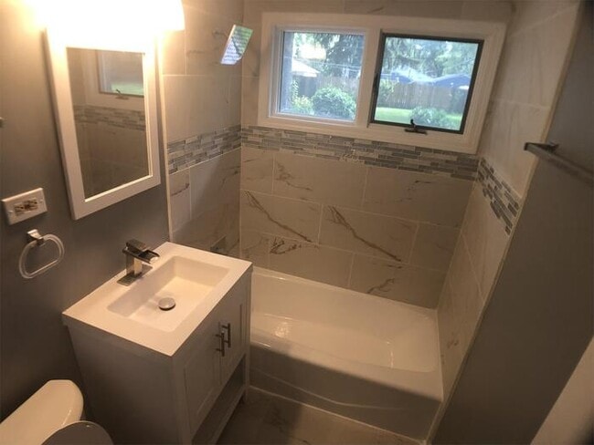 Building Photo - Single Family Two Bedroom