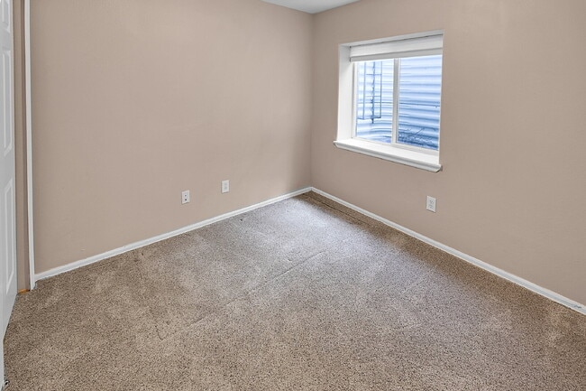 Building Photo - $2,050.00, 3 bed, 2.5 bath, located in Pal...