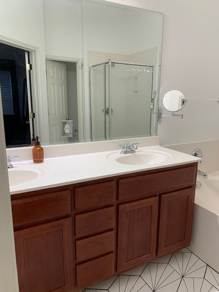 Building Photo - 2004 Melissa Oaks Ln