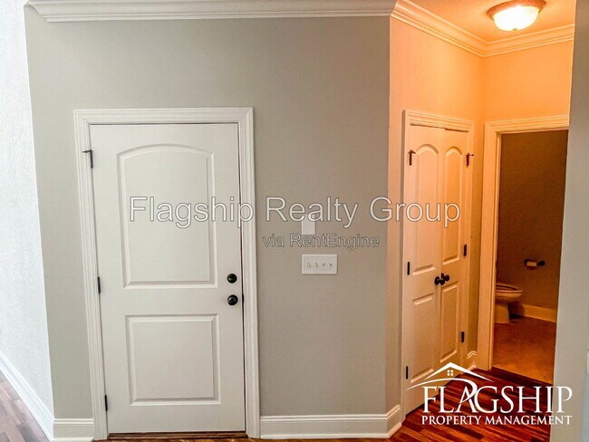 Building Photo - 2015 Leighton Dr