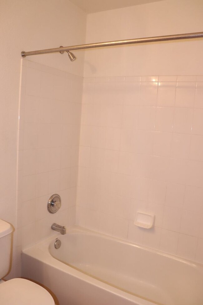 Building Photo - East Side 3 Bed 2 Bath Energy Efficient Pulte Home