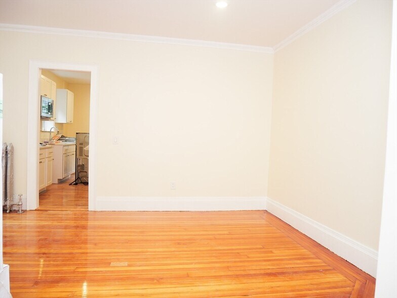 Building Photo - 16 Beals St