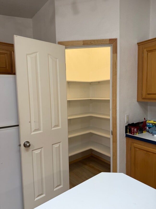 Building Photo - Open floor plan-Lots of upgrades