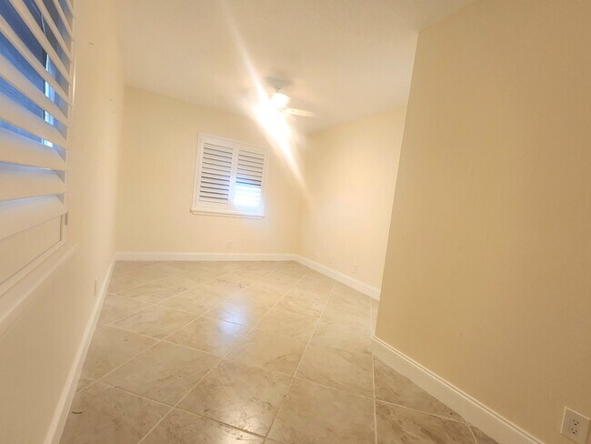 Building Photo - 209 Pine HOV Cir