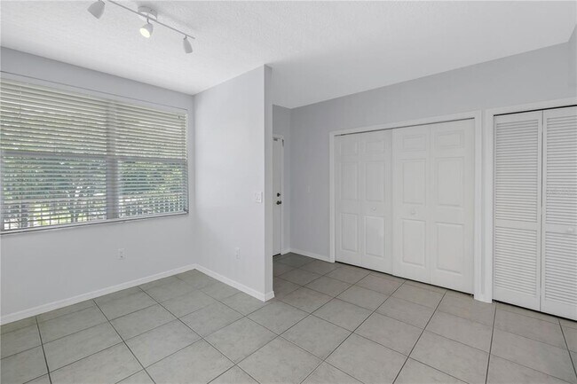 Building Photo - 960 Starkey Rd