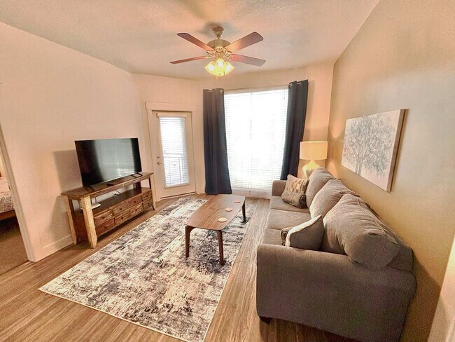 Building Photo - 460 E 400 S