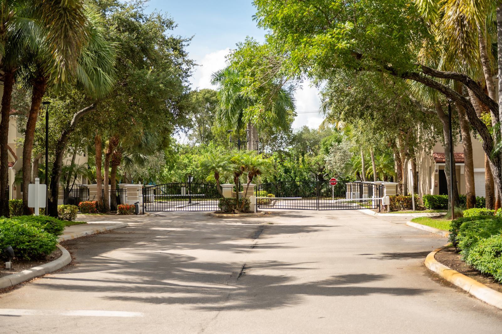 Building Photo - 5900 W Sample Rd