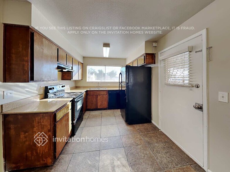 Building Photo - 3418 N 39th Ave