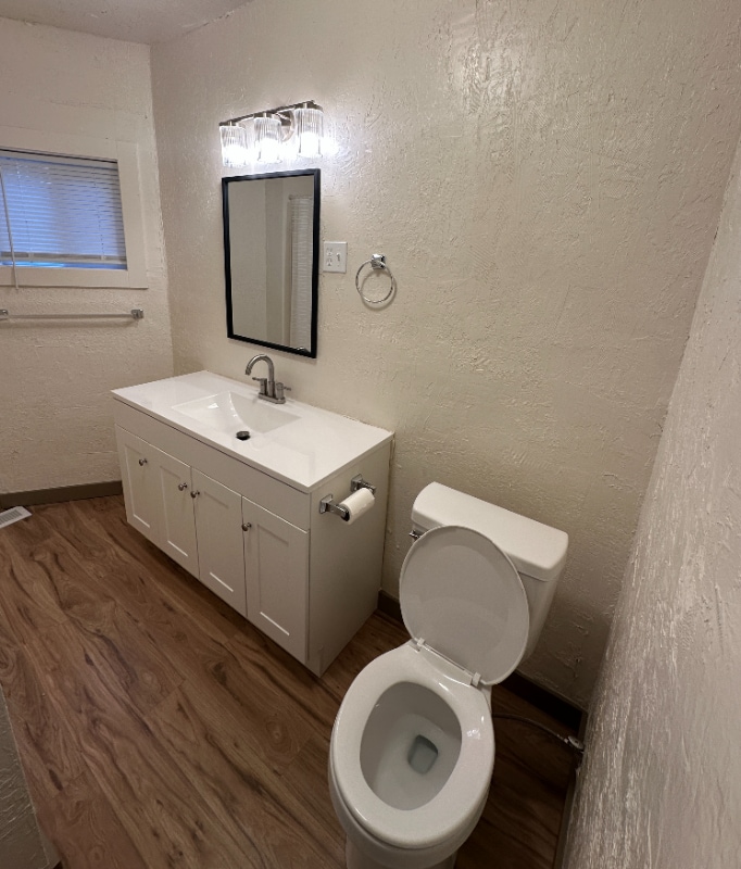 Building Photo - 221 W Park Ave