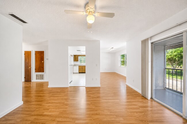 Building Photo - 428 Banana Cay Dr