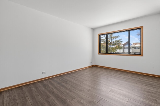 Building Photo - 3000 Bayside Dr