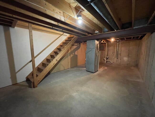 Building Photo - 521-F S Silverwood Lane