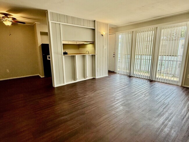 Building Photo - 1000 Heights Blvd