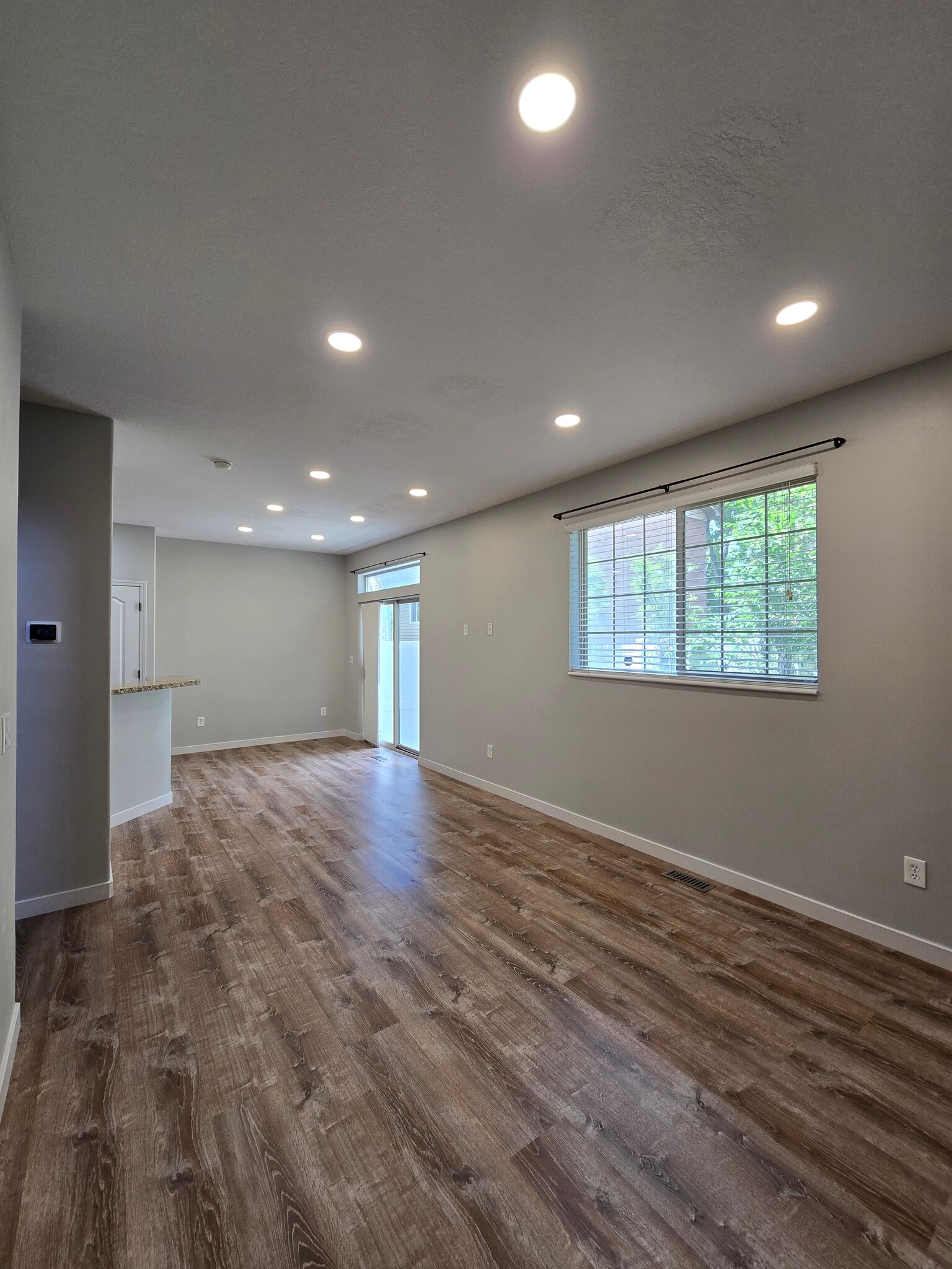Building Photo - 287 E Rockingham Ct