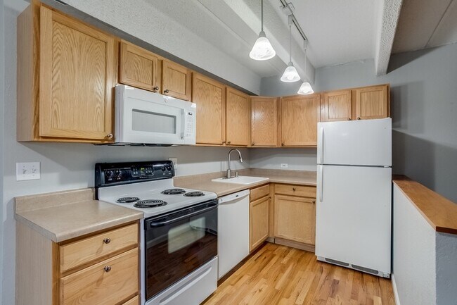 Building Photo - 50 N Clarkson St