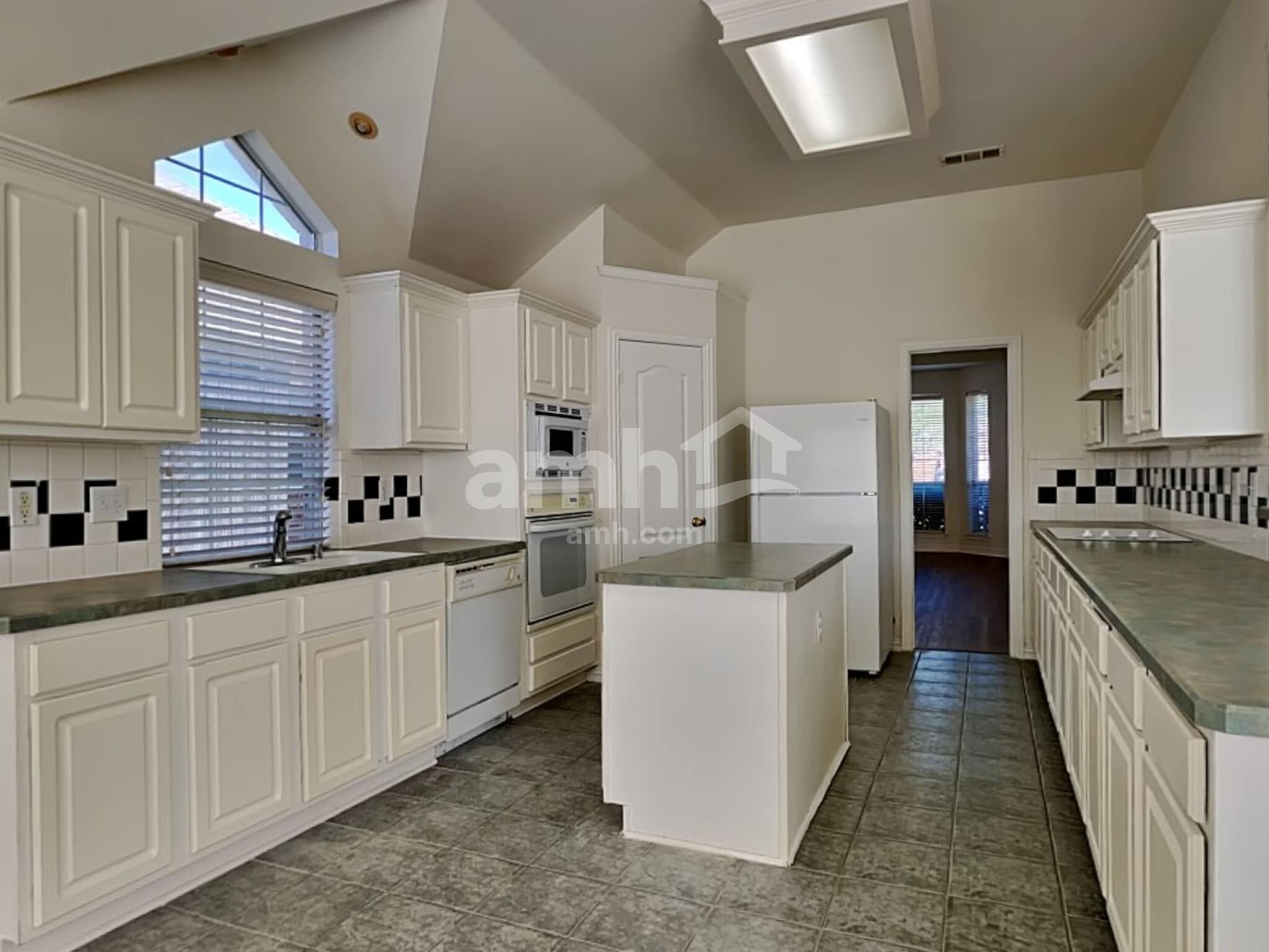 Building Photo - 2500 Kariba Ln