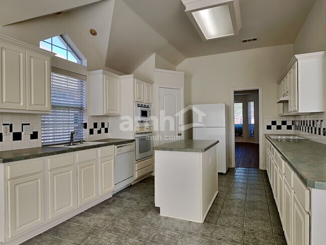 Building Photo - 2500 Kariba Ln