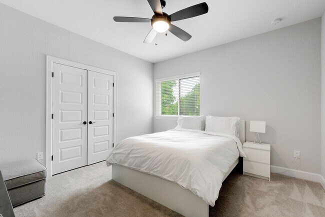 Building Photo - North Loop Area Gem!!!