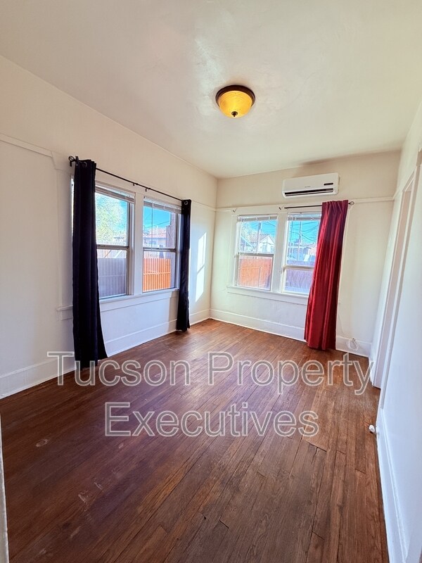 Building Photo - 724 E Drachman St