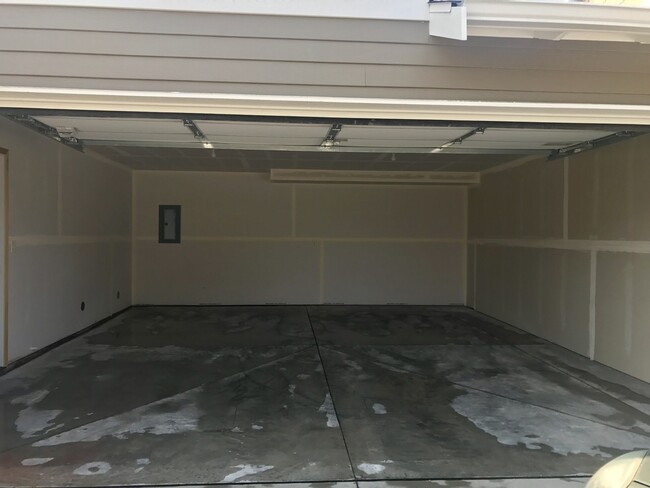 Building Photo - Brand New - 3 Bedroom 2 1/2 Bathroom Townh...