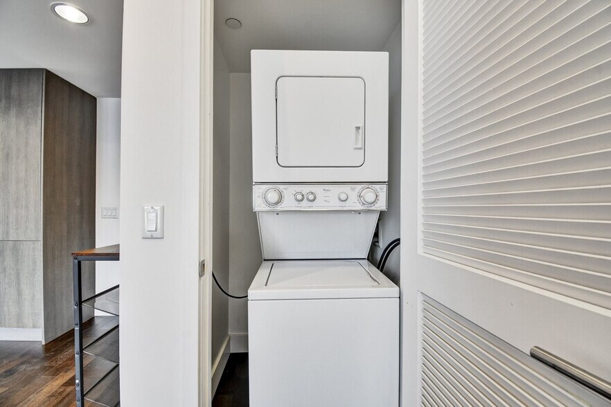 Building Photo - 142 Hermann St