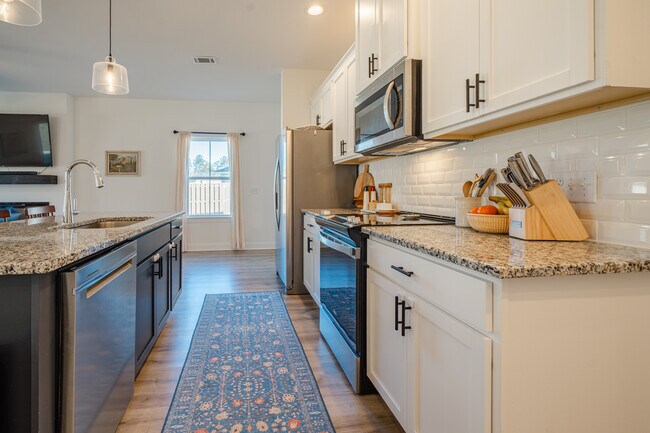 Building Photo - 63 Buckingham Dr