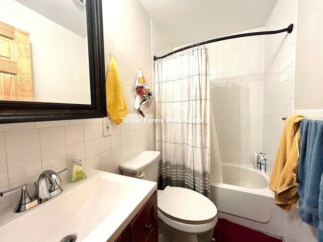 Building Photo - South End Location, In-Unit Washer and Dryer, Eat-in Kitchen