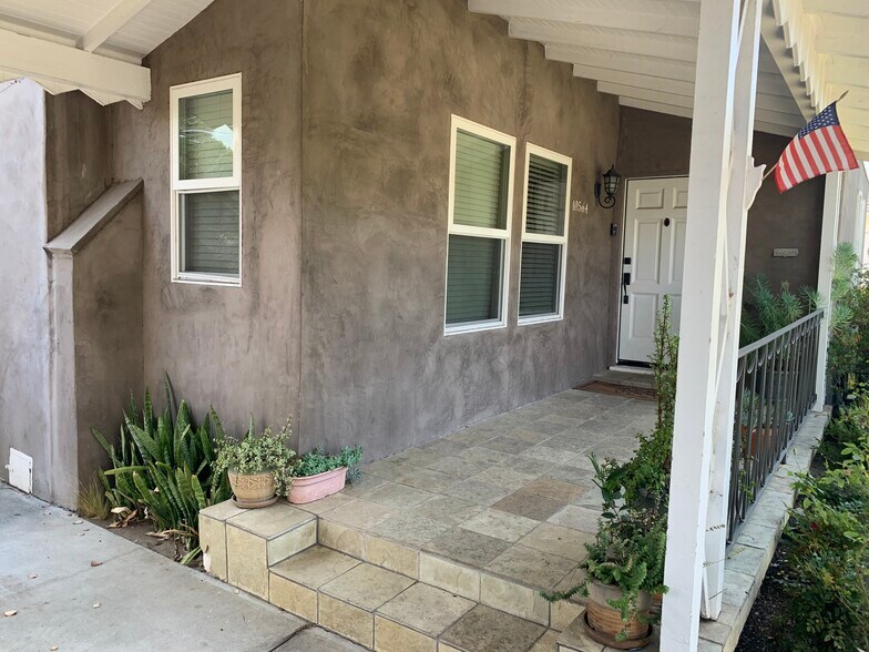 Building Photo - 10564 Ayres Ave
