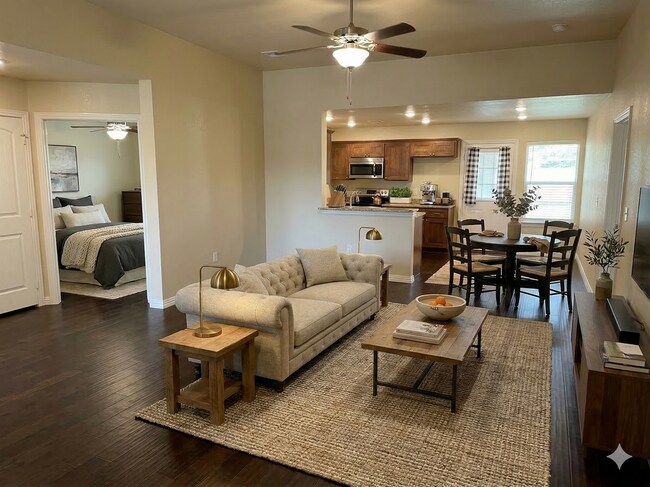 Building Photo - Adorable home in a quiet neighborhood