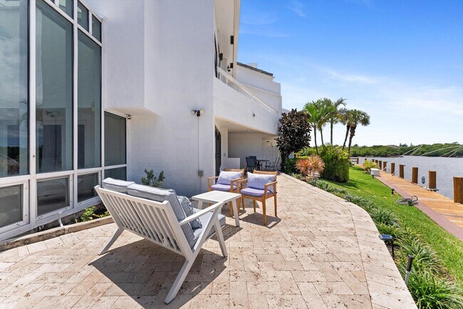 Building Photo - 1013 Bel Air Dr