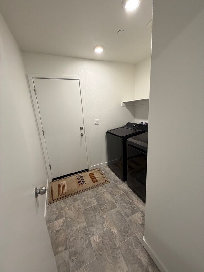 Building Photo - Beautiful Brand-New home for rent in Corcoran