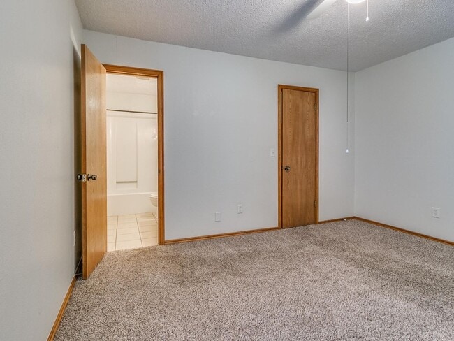 Building Photo - Adorable duplex in Norman