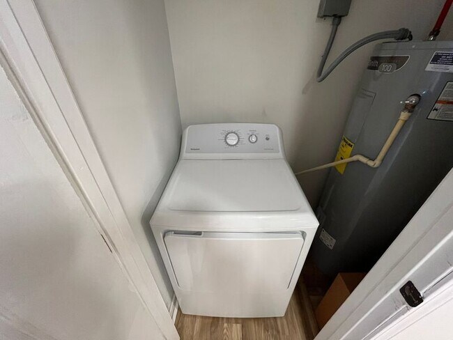 Building Photo - 1116 E Geer St