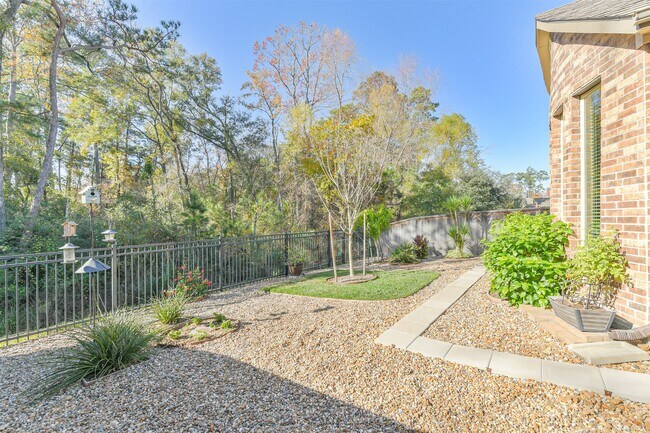 Building Photo - 210 Liatris Ct