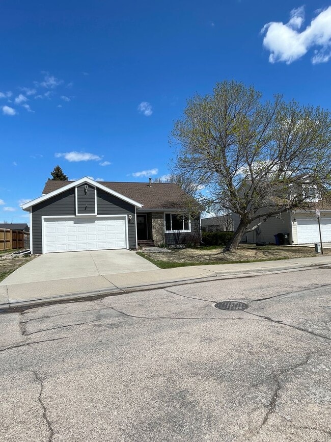 Building Photo - 4 Bedroom, 2 Bath Home for Rent