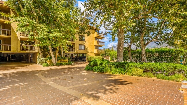 Building Photo - Beautiful Mountain Condo. 3 Bed-2Bath