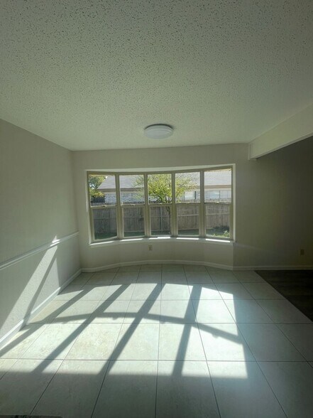 Building Photo - 2201 Sage Ln
