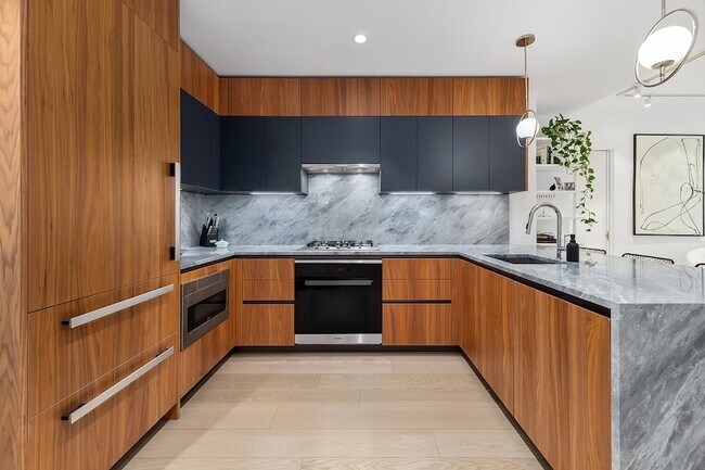 Building Photo - 128 W 23rd St