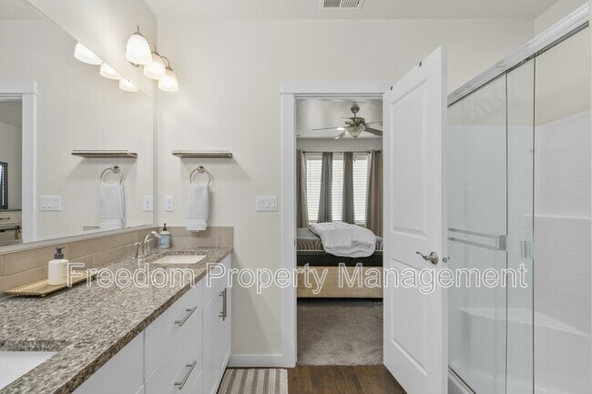 Building Photo - 6218 W los Flores Dr
