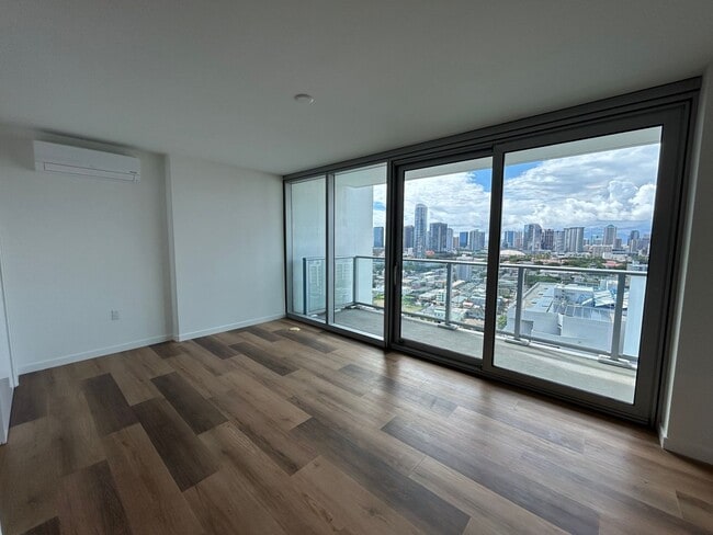 Building Photo - 2510