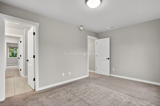 Building Photo - 3859 SE 92nd Ave