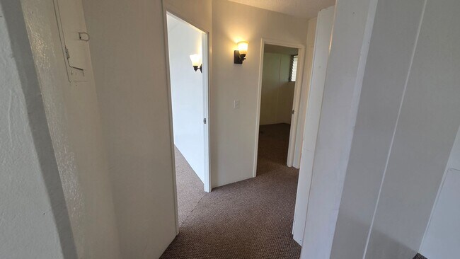 Building Photo - Ridgecrest ~ Spacious 2 Bedroom w/ 2 Reser...