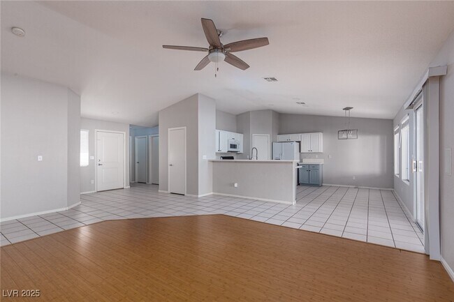 Building Photo - 533 Trocadero St