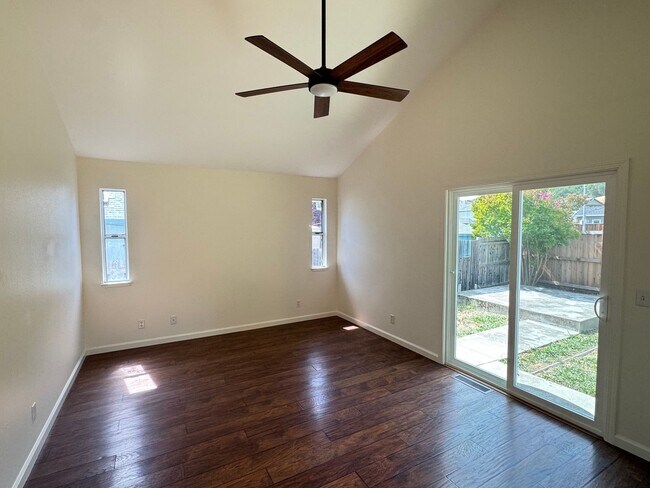 Building Photo - Beautifully Remodeled 3-Bedroom, 2-Bathroom home waiting for you !