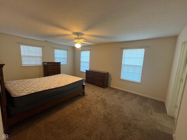 Building Photo - 857 Hildebrand Dr