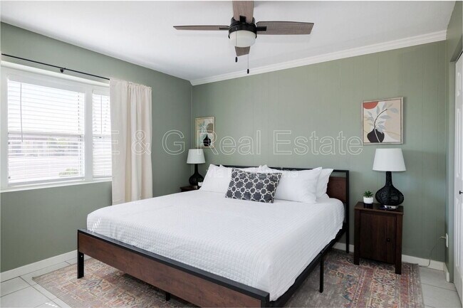 Building Photo - 3011 S Country Club Way