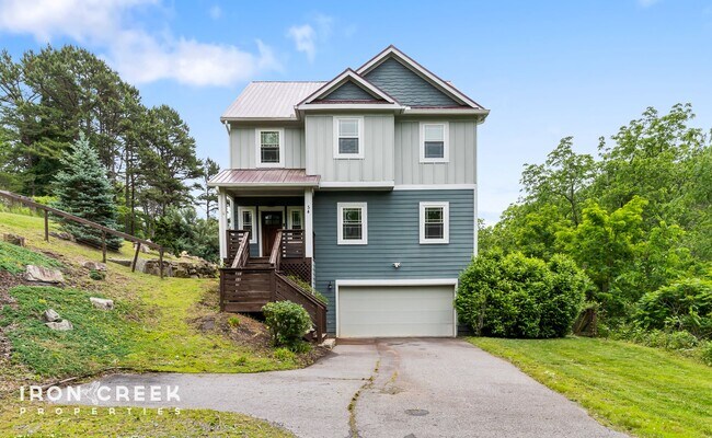 Primary Photo - Beautiful Contemporary Home North of Downt...